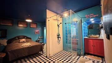 Deluxe Double Room | Iron/ironing board, free WiFi, bed sheets