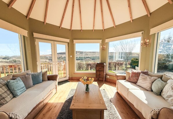 House - Little Balloch Angus Glens (Kirriemuir)