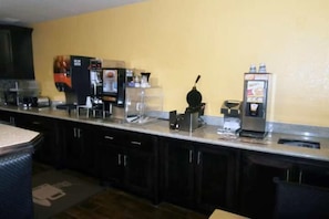 Dining - DOUBLE QUEEN Room Cozy in Thief River Falls (Thief River Falls)