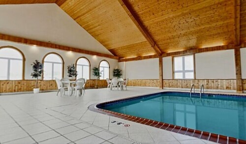 DOUBLE QUEEN Room Cozy in Thief River Falls