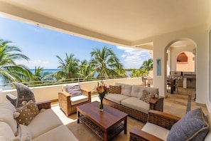 Unclassified image, 5 of 56, button - Ocean Blue Beachfront Condo in Puerto Aventuras (Puerto Aventuras)