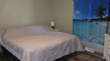 3 bedrooms, iron/ironing board, bed sheets, wheelchair access