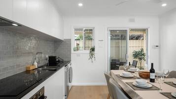 Fridge, oven, stovetop, dishwasher