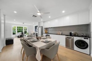 Fridge, microwave, oven, stovetop - Coastal Calm on Bellevue—The Idyllic Beach Life (Hove)