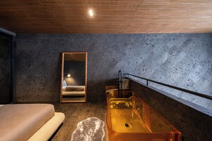 Deluxe Suite, 1 Bedroom, Pool View