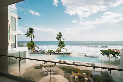 Sunset Surf Getaway  3BR/3BA Condo in El Zonte