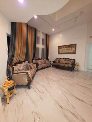 TV - Luxury Marble Estate w/Grand Ceilings,Designer Interiors & Elegant Living Spaces (Fountain Hills)
