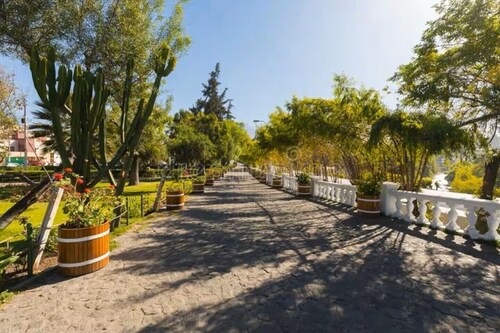 Spacious 2-story house - exclusive area of Arequipa, garage and garden