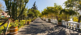 Spacious 2-story house - exclusive area of Arequipa, garage and garden