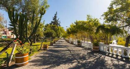 Spacious 2-story house - exclusive area of Arequipa, garage and garden