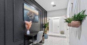 Interior detail - Entertaining Villa by Glam Homes (North Miami Beach)