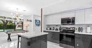 Coffee/tea maker - Entertaining Villa by Glam Homes (North Miami Beach)