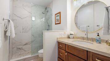 Luxury Condo, Balcony, Ocean View | Bathroom