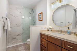 Luxury Condo, Balcony, Ocean View | Bathroom - Penthouse Oceanview Vistas (Kihei)