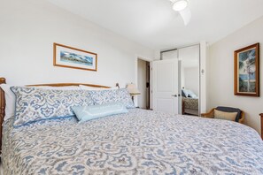 Condo de lujo, balcón, vista al océano | Cortinas blackout, tabla de planchar con plancha y wifi gratis 