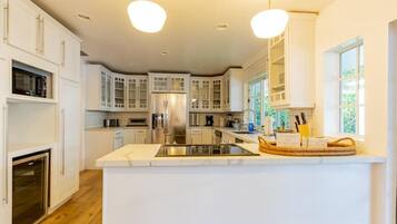 Comfort Villa | Private kitchen