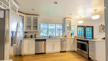 Comfort Villa | Private kitchen