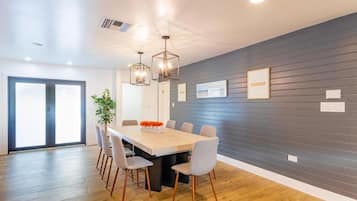 Comfort Villa | Ruang makan