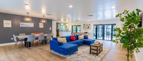 المنشأة من الداخل