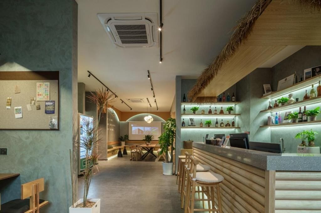 Classic Studio, Balcony, City View | Bar (on property)