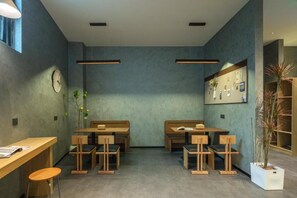 Classic Studio, Balcony, City View | Dining - Shanghai Xintiandi Yuyuan Garden  (Shanghai)