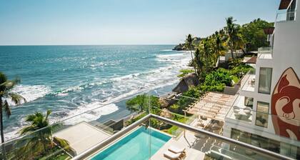 Sun & Salt Getaway 2B/3BA Condo in El Zonte