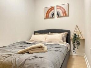 Room - The High Rise Suites (Toronto)