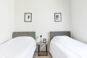 3 bedrooms, desk, iron/ironing board, WiFi