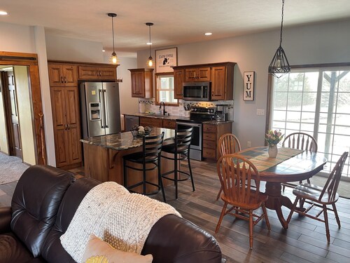 TURKEY CROSSING ON FAWN
3 Bedrooms and 2 Bath Country Home.