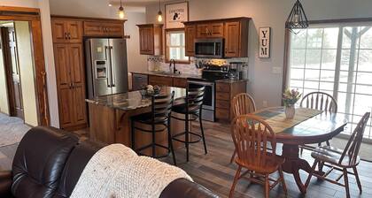 TURKEY CROSSING ON FAWN
3 Bedrooms and 2 Bath Country Home.