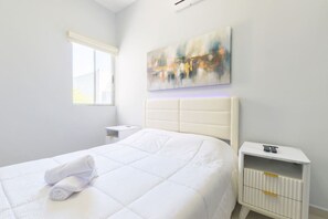 Desk, iron/ironing board, WiFi, bed sheets
