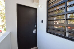 Exterior detail - Colonia privada, 5 camas & cajón privado para 7 H (Monterrey)