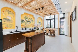 Basic Studio, Balcony, City View | Private kitchen