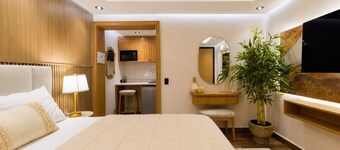 Suite Rubí Red Room | Prime Location in Centrito Valle