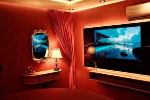 Interior - Suite Rubí Red Room | Prime Location in Centrito Valle (San Pedro Garza García)