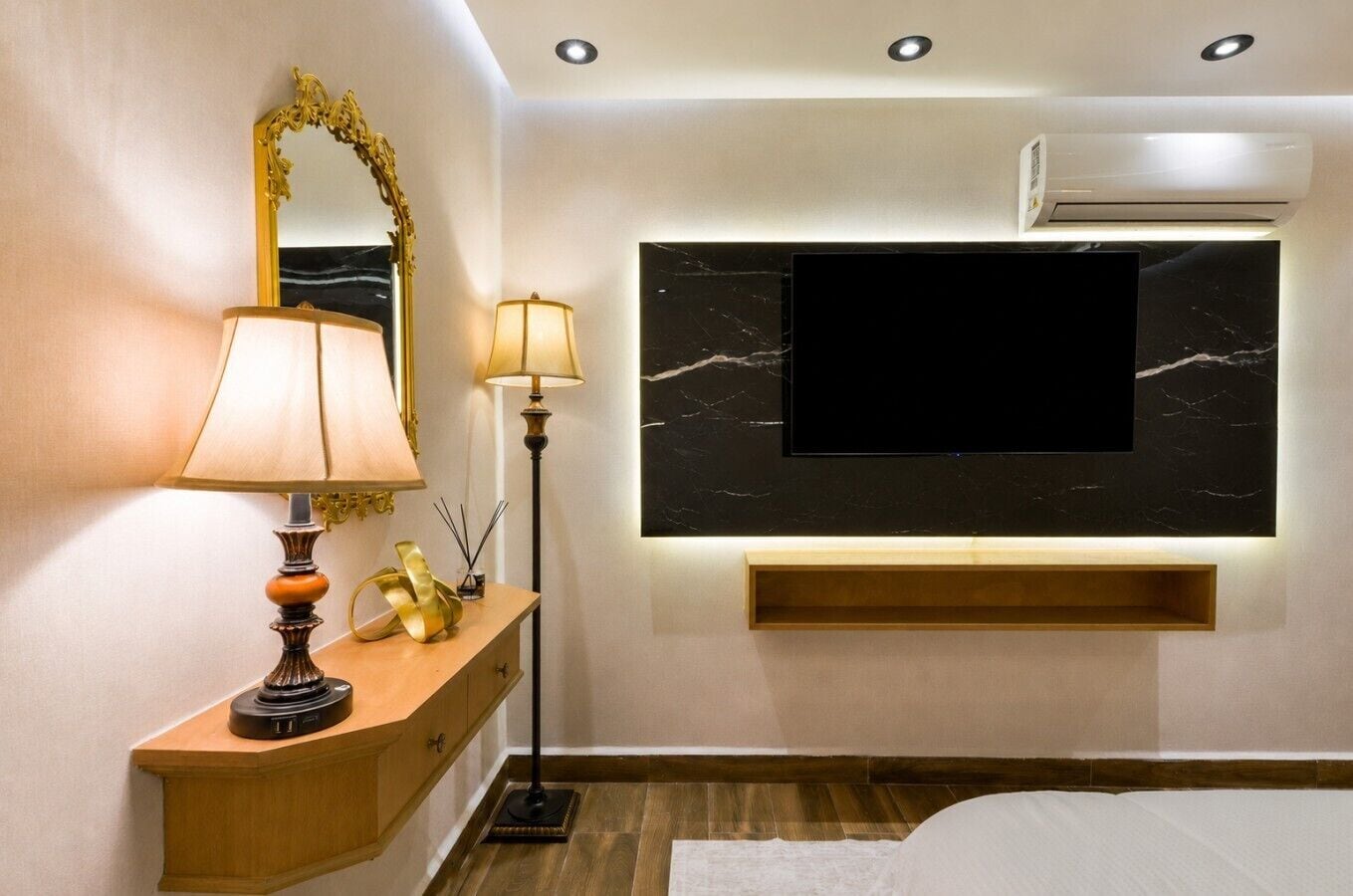 WiFi, bed sheets