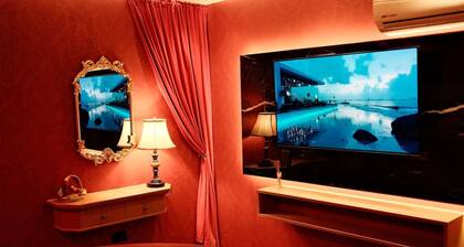 Suite Rubí Red Room | Prime Location in Centrito Valle