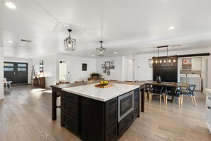 Comfort Villa | Private kitchen | Coffee/tea maker - Tropical Villa by Glam Homes (Scottsdale)