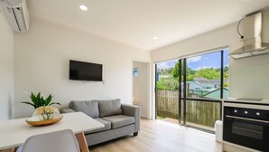 Unclassified image, 3 of 11, button - Cozy & Convenient 2-Bedroom Home in North Auckland (Auckland City)