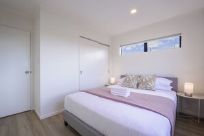 2 bedrooms, iron/ironing board, WiFi, bed sheets - Warm & Comfortable 2-Bedroom Guesthouse in North Auckland (Auckland City)