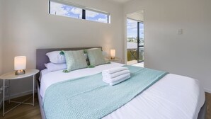 Unclassified image, 4 of 11, button - Cozy & Convenient 2-Bedroom Home in North Auckland (Auckland City)