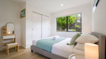 2 bedrooms, iron/ironing board, WiFi, bed sheets