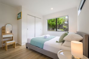 2 bedrooms, iron/ironing board, WiFi, bed sheets - Cozy & Convenient 2-Bedroom Home in North Auckland (Auckland City)