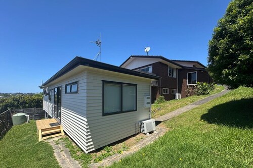 Cozy & Convenient 2-Bedroom Home in North Auckland