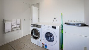 Unclassified image, 2 of 11, button - Cozy & Convenient 2-Bedroom Home in North Auckland (Auckland City)