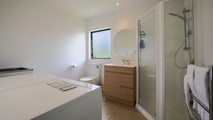 Unclassified image, 5 of 11, button - Cozy & Convenient 2-Bedroom Home in North Auckland (Auckland City)
