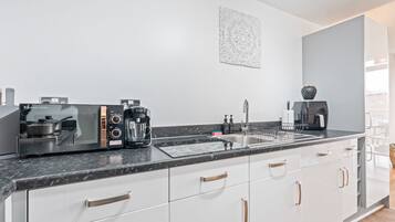 Apartment, 1 Bedroom, Accessible, Balcony | Interior