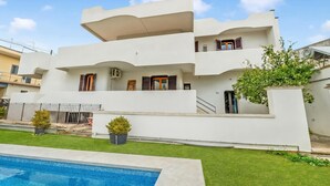 A modern two-story house with a swimming pool, a flat roof, and a balcony. - VillaMar Salento Room 3 With Pool, Cursi, Italy (Cursi)