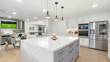 Comfort Villa | Private kitchen