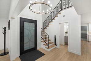 Comfort Villa | Interior - Luxe Pickleball Villa by Glam Homes (Scottsdale)